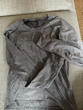 lululemon athletica Gray Long-Sleeve Performance Tee